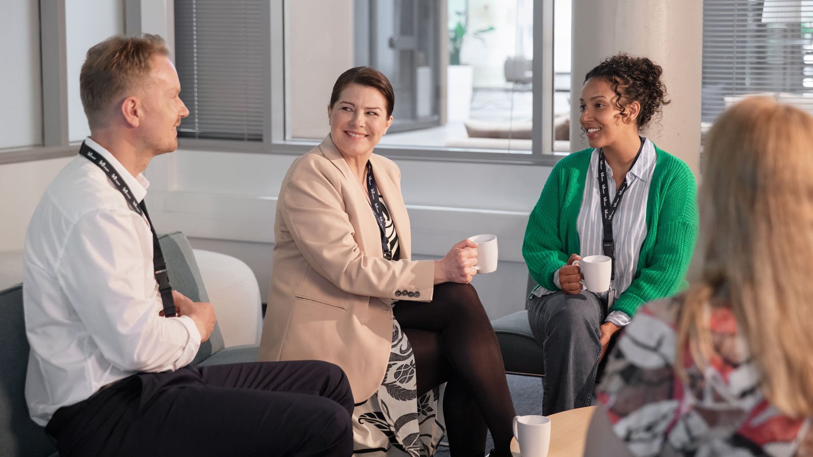 Työkaverit tauolla.